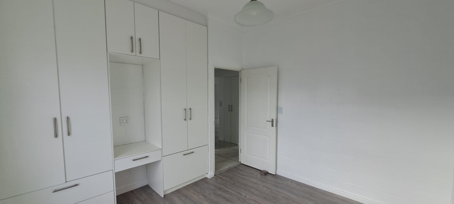4 Bedroom Property for Sale in Hoogland Western Cape